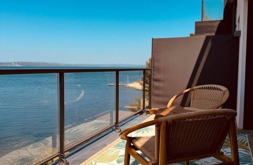 Saint-Mitre-les-Remparts Apartment | Evasion room - mia casa
