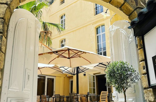Salon-de-Provence Apartment | Exceptional duplex with rooftop views and SPA