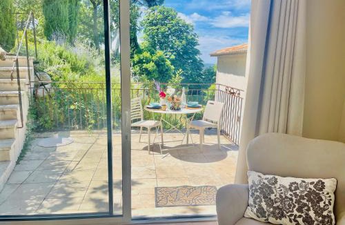 Est Apartment | Exclusif Appart piscine chauffée de luxe 10 min centre AixenPc Belvoir SISSI
