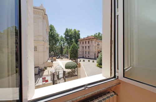 Rione XI Sant'Angelo Apartment | Exclusive Historic Ghetto Flatinrome