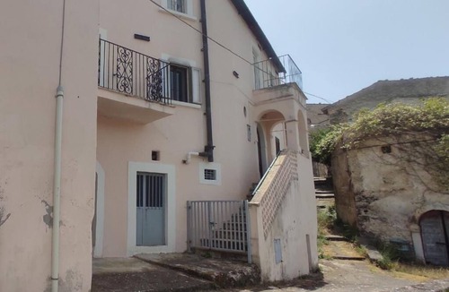 Capestrano House | Experience authentic Abruzzo! Fedora's House in Capestrano, your ideal retreat.