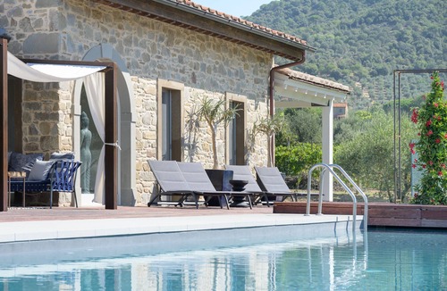Terontola Villa | Experience Cortona at modern and cozy Qi Villa & Spa