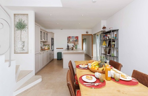 Mougins House | Experience the Art of Living in Mougins, a Charming Home for Unforgettable Moments
