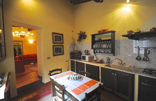 Lucca Historical Center Apartment | Family-friendly flat in a tiny square in the center of the walled town of Lucca