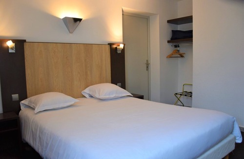 Sud Hotel | Family Getaway | 1.6 mi to Green Parc Jourdan: Relaxing Picnic Setting