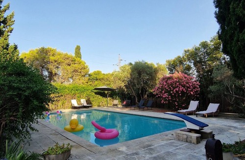 Saint-Martin-de-Crau House | Family home with a pool on the outskirts of the Alpilles
