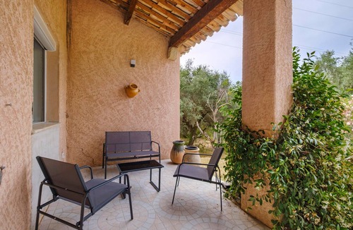 Drap House | Family House near Nice & Monaco with Shared Terrace, Private Garden, and Wi-Fi