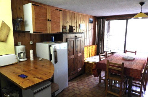 Molines-en-Queyras Apartment | Family studio facing the forest at the start of hiking and cross-country skiing trails