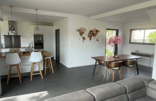 Teyran House | Family villa with pool and palm trees, between sea and garrigue
