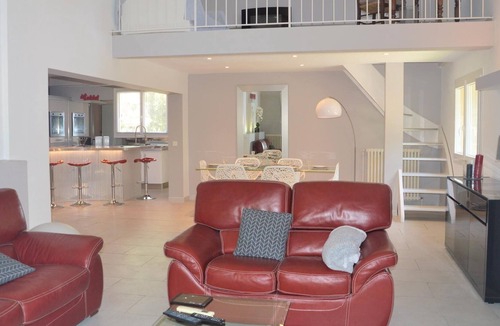 Grans House | Fancy a sunny vacation in a beautiful vacation home with private pool and pleasantly shaded terrace.