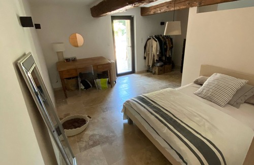 Rognonas House | Farmhouse in the countryside