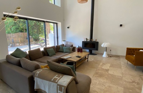 Rognonas House | Farmhouse in the countryside