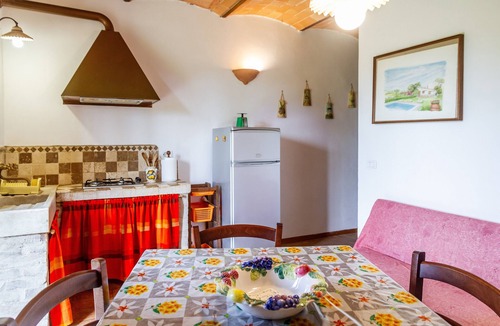 Braccagni House | Farmhouse 'Le Gerlette - Il Granaio' with Shared Pool, Wi-Fi and Air Conditioning
