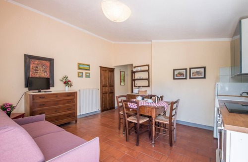 Serre di Rapolano House | Farmhouse 'Podere Del Pereto Bio- 202' with Shared Pool, Private Garden and Wi-Fi