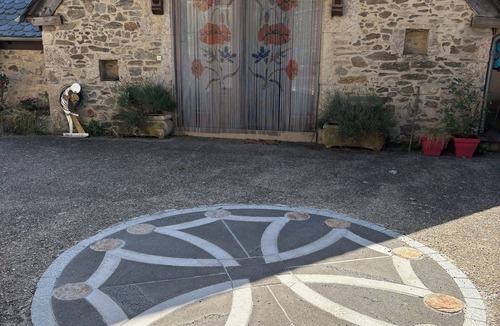 Castelnau-de-Mandailles House | Farmstay on the outskirts of L'Aubrac. A fully restored, comfortable former barn