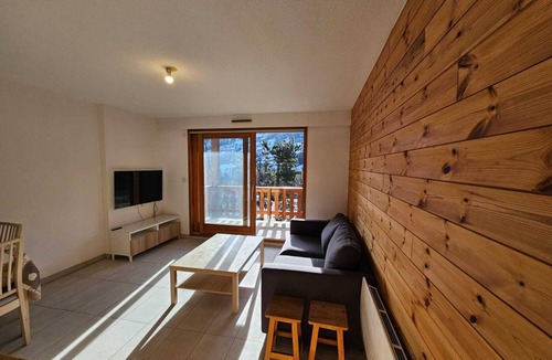 Vars Apartment | Flat Vars St Marcellin 6pers + dedicated parking, shuttle bus and nearby resort