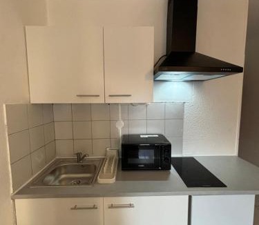 Beziers City Centre Apartment | Foch 3-Studio-Beziers centre -wifi -tv connectée