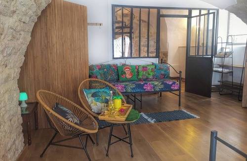 Poussan Apartment | For old-Stones lovers