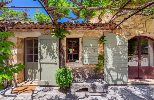 Lauris House | Former sheepfold in the heart of nature at Lauris le Mas des Redelles
