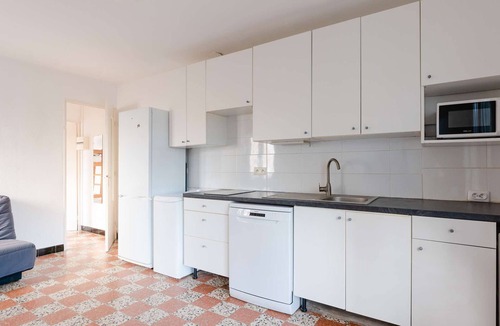 Narbonne Apartment | Cozy Ground-Floor Apartment for 6 with Garden, 100m from Beach, Pet-Friendly