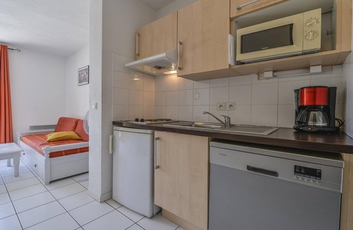 Saint-Saturnin-les-Avignon House | Provence House Near Avignon for 4
