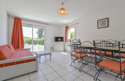 Saint-Saturnin-les-Avignon House | Spacious Provence House for Eight