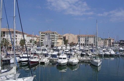 Frejus Port Apartment | Fréjus beach T3 air-conditioned by the sea with terrace