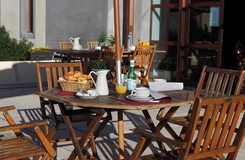 Carcassonne Hotel | French Basilica Stay | 1.0 mi to Saint-Nazaire | Gothic Architecture Discovery
