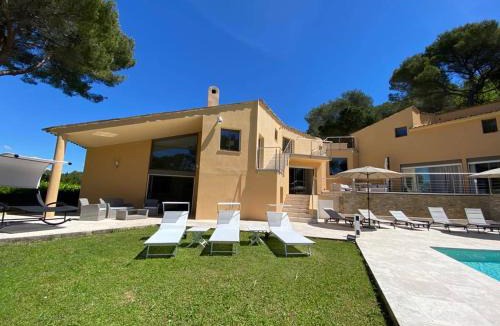 Mougins Villa | FRGK Datcha Luxury Villa Mougins Pool, Garden & Ultra-Fast Wi-Fi
