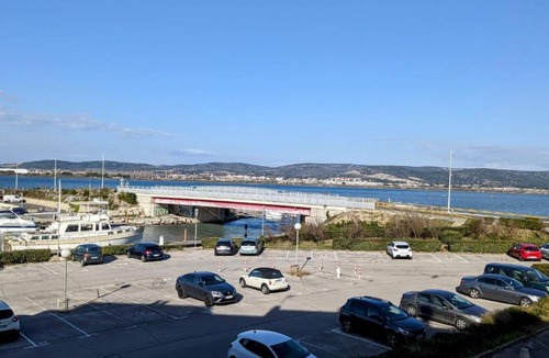 Frontignan Apartment | Frontignan, Appartement T2 Cabine 4 couchages à 100m de la plage.