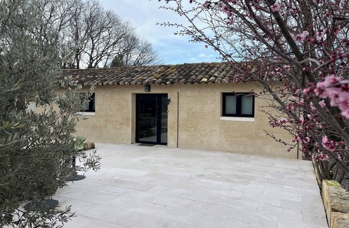 Saint-Etienne-du-Gres Apartment | Fully renovated mazet en provence