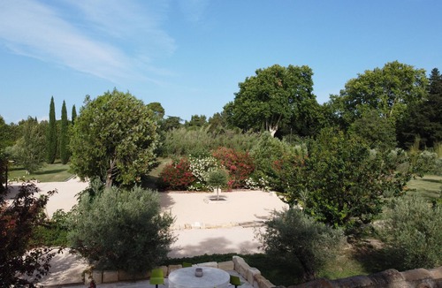 Saint-Etienne-du-Gres Apartment | Fully renovated mazet en provence