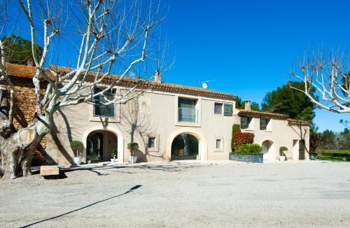 Entressen House | Gîte Cerise - Maison climatisée avec piscine