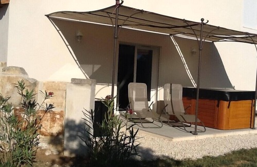 Arles Cottage | Gîte du Petit Mandon-Arles-Crau-Camargue: a house for 2/3 people