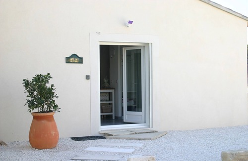 Arles Cottage | Gîte du Petit Mandon-Arles-Crau-Camargue: a house for 2/3 people