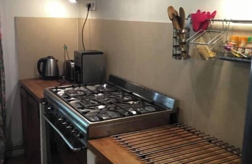 Les Hauts de Villeneuve House | Gîte le petit Montagné air-conditioned house sleeps 18 Avignon short stay possible