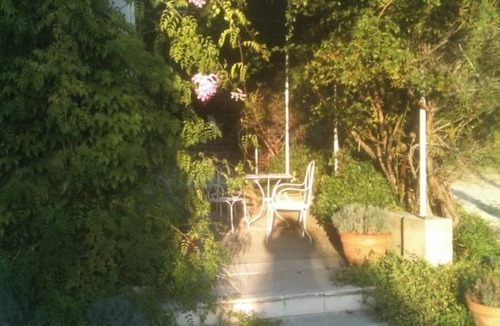 Les Hauts de Villeneuve House | Gîte le petit Montagné air-conditioned house sleeps 18 Avignon short stay possible