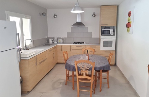 Orgon Cottage | Gîte mas la Mounine (ground floor)