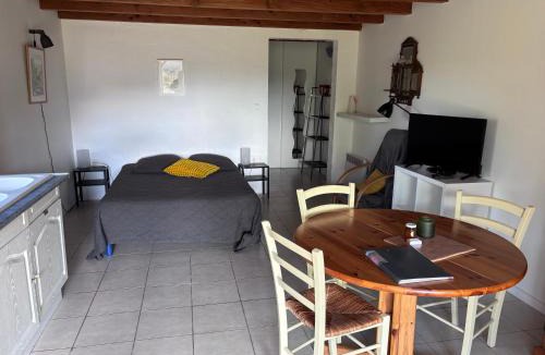 Avene House | Gîtes de Rouvignac