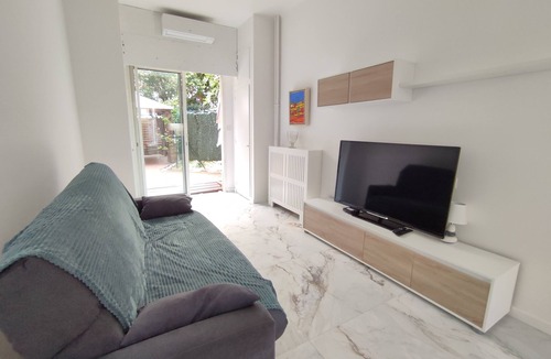 Gambetta Apartment | GARDEN LEVEL nearby beach