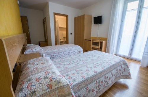 Tuenno Hotel | Garni Castel Ferari
