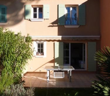 Gassin Villa | GASLIND - Golfe de St-Tropez - Mazet dans domaine privé avec piscine