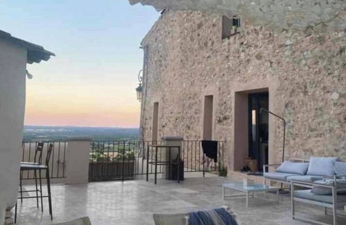 Eguilles House | Gentle living 10 mm from Aix, old house with garden and pool