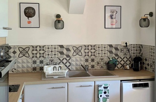 Cuers Apartment | Gite Avec SPA Dans un Écrin de Verdure