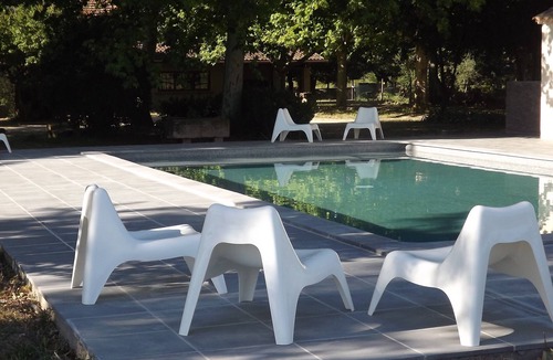 Cavaillon House | Gîte in a Mas in the countryside at the foot of the Luberon. terrace, swimming pool and barbecue.