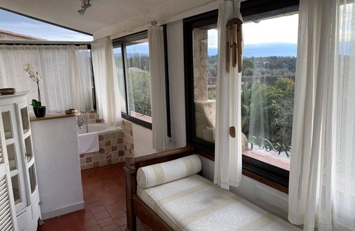 Tourrettes Apartment | Gite in Maison d'hôtes in Pays de Fayence - 3 bedrooms Swimming pool, Jacuzzi