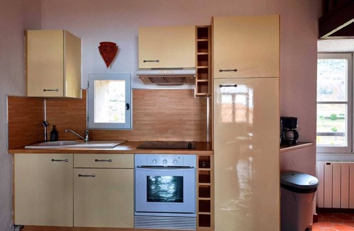 Gourdon Apartment | Gîte in the heart of the village "Plein Ciel"
