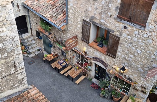 Gourdon Apartment | Gîte in the heart of the village "Plein Ciel"