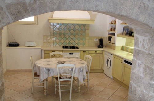 Robion House | Gite le chat rouge. Charming LOFT. The most beautiful villages in France.