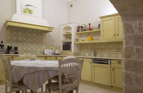 Robion House | Gite le chat rouge. Charming LOFT. The most beautiful villages in France.